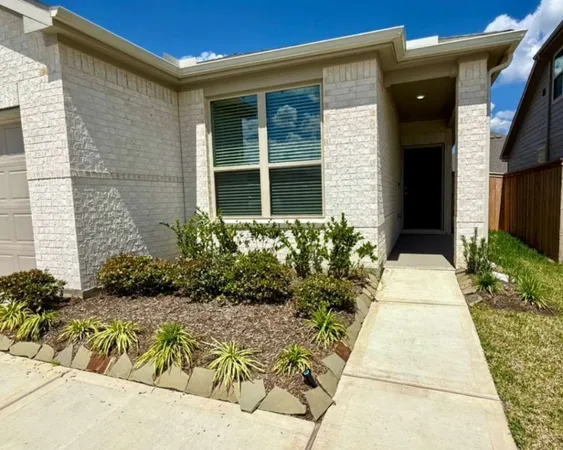 $2,350 | 15349 Dapple Blf Lane, Conroe, TX 77302
