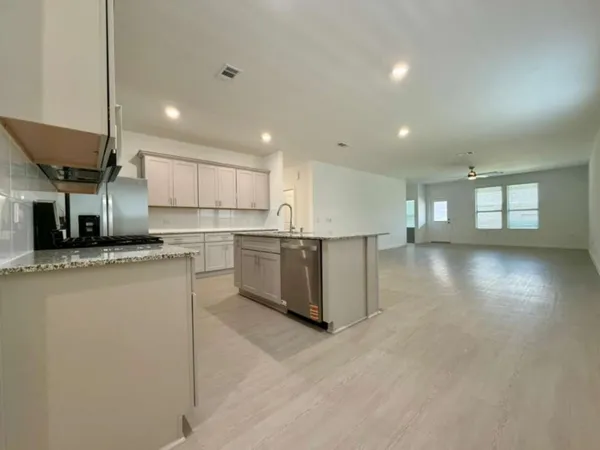 $2,350 | 15349 Dapple Blf Lane, Conroe, TX 77302