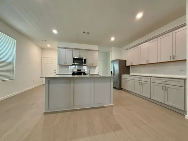 $2,350 | 15349 Dapple Blf Lane, Conroe, TX 77302