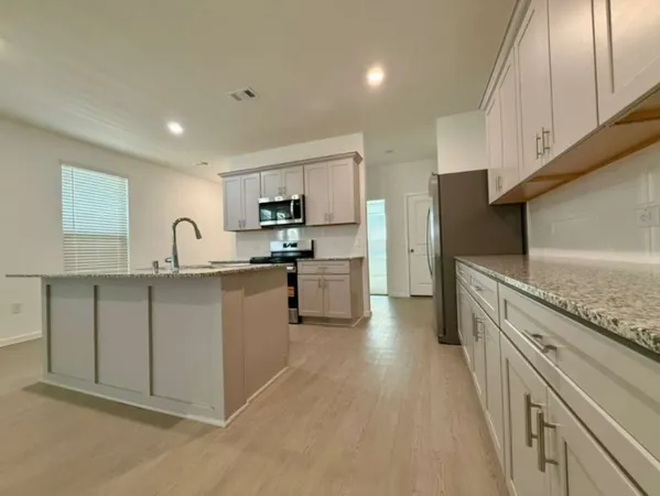 $2,350 | 15349 Dapple Blf Lane, Conroe, TX 77302