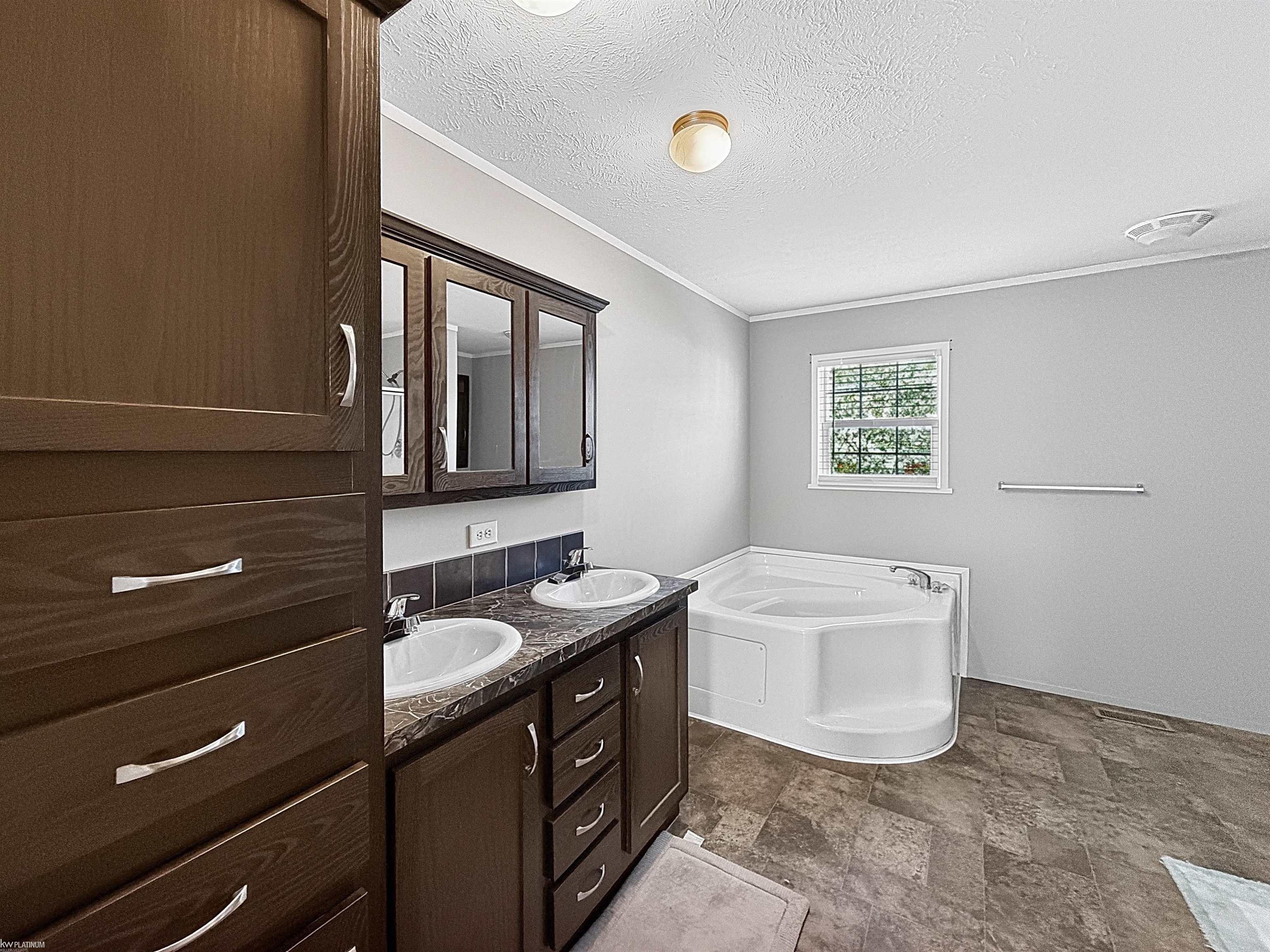 45545 Labelle Drive Macomb, MI 48044 - Photo 14 of 25 50214450-9fb04c89-e227-4275-ab8f-59f83c73bb0c.JPG
