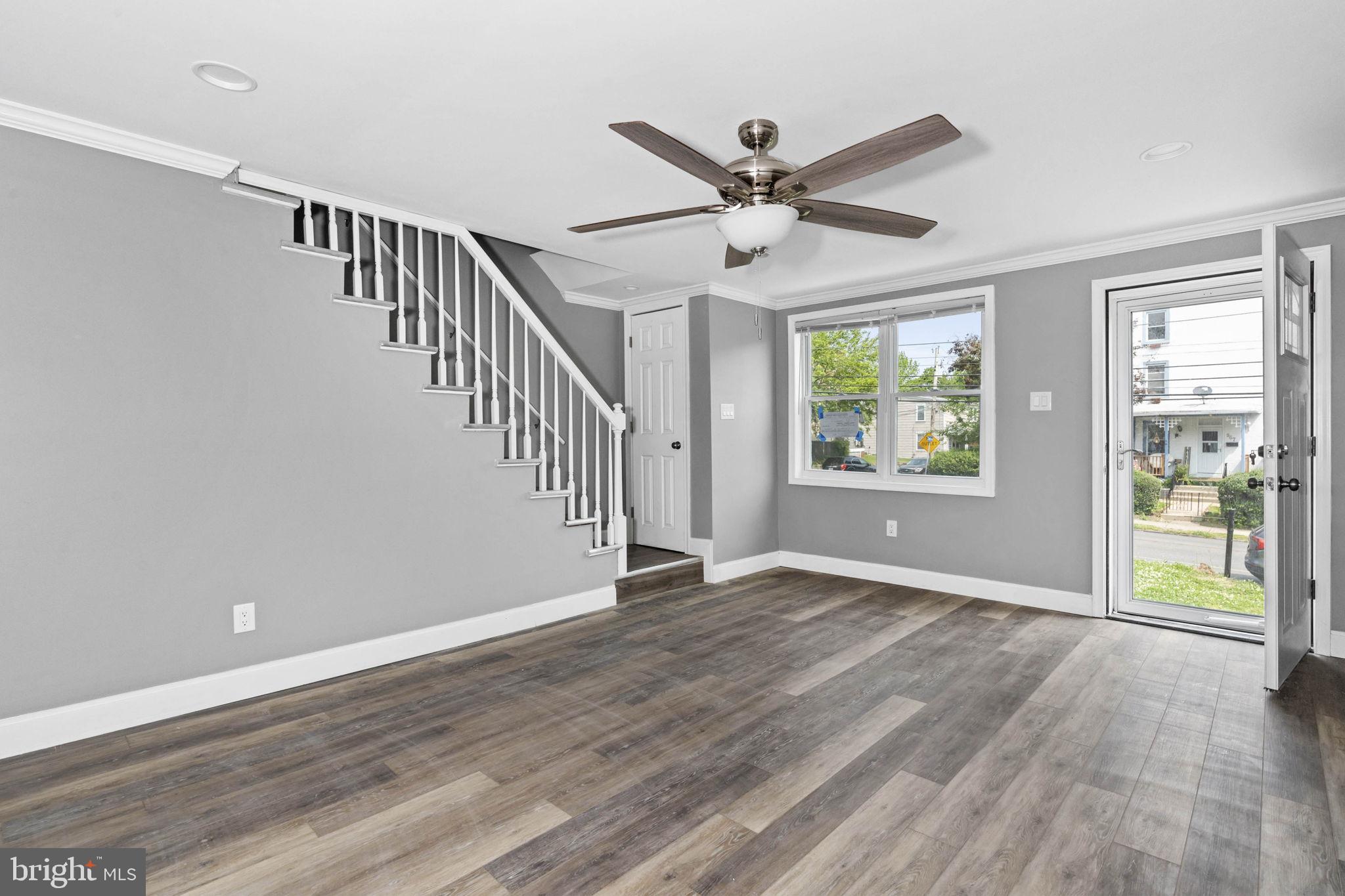968 Springfield Road Darby, PA 19023 - Photo 3 of 29 Living room