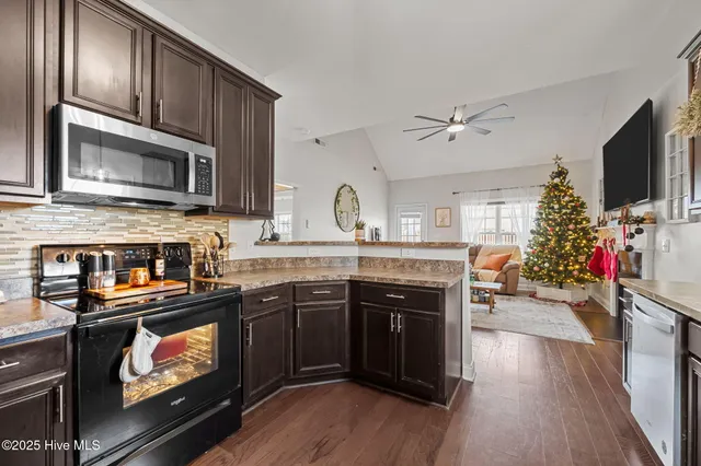 $324,900 | 228 Maidstone Drive, Richlands, NC 28574