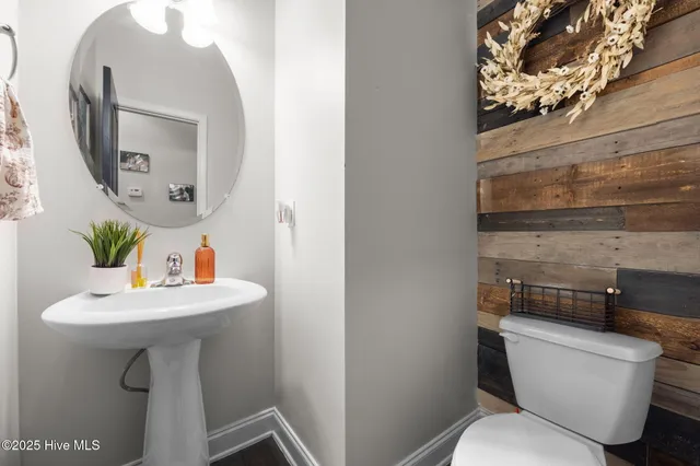 $324,900 | 228 Maidstone Drive, Richlands, NC 28574