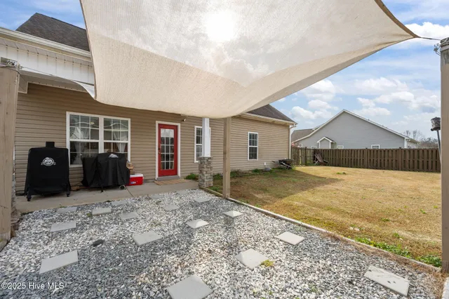 $324,900 | 228 Maidstone Drive, Richlands, NC 28574