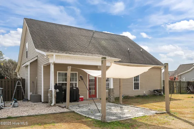 $324,900 | 228 Maidstone Drive, Richlands, NC 28574