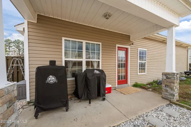 $324,900 | 228 Maidstone Drive, Richlands, NC 28574