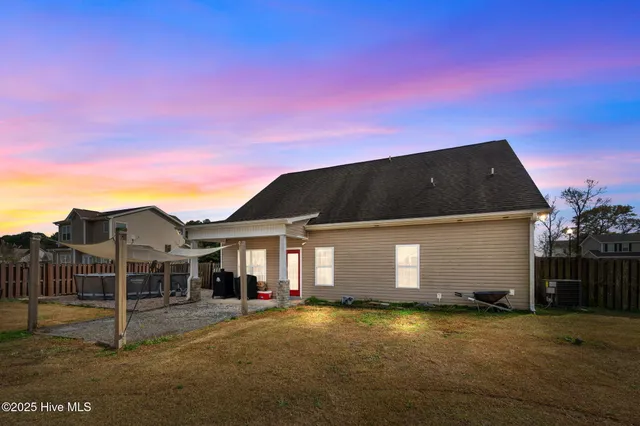 $324,900 | 228 Maidstone Drive, Richlands, NC 28574