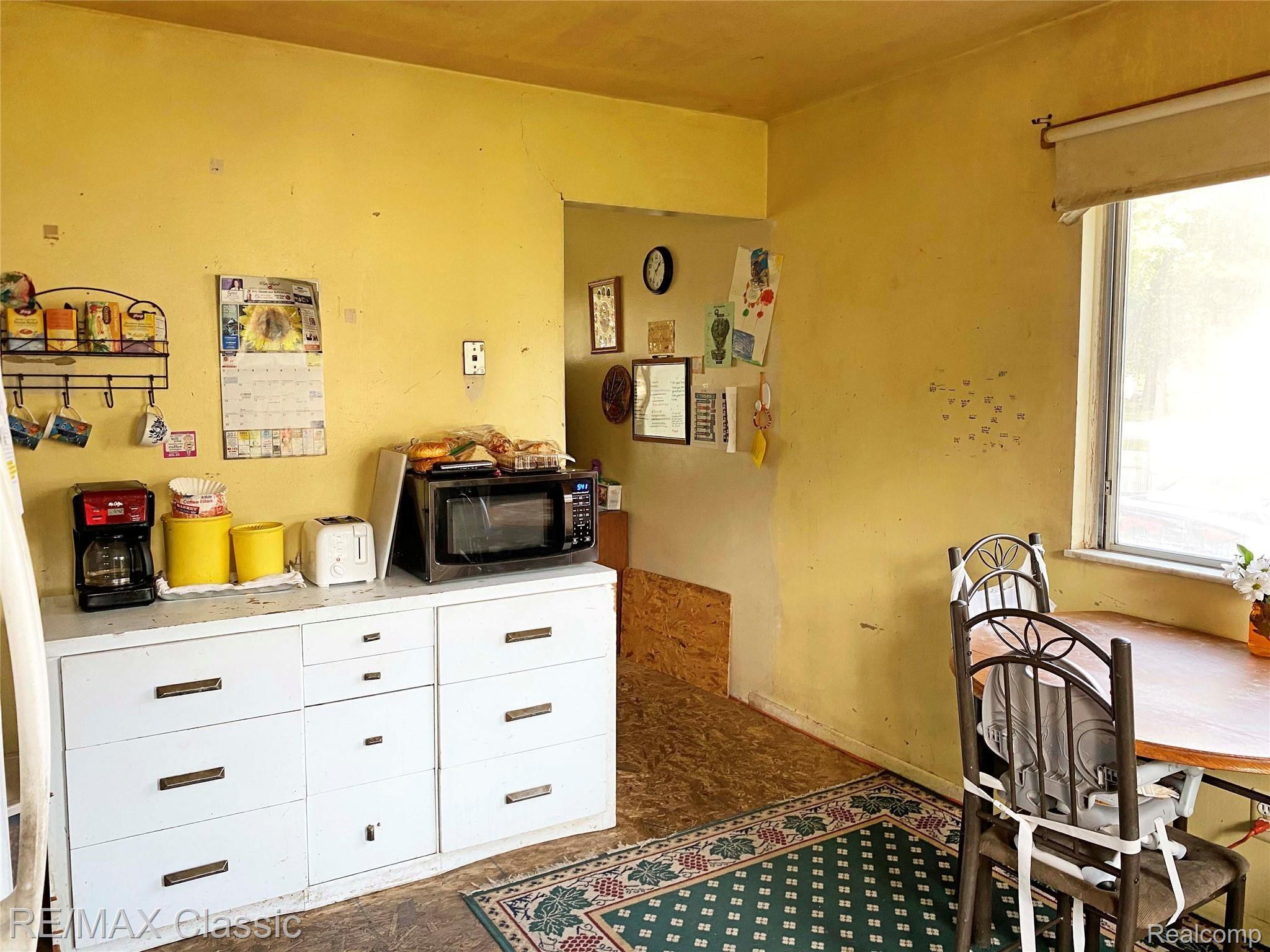 7759 Bridge Road Waterford, MI 48329 - Photo 28 of 32 Kitchen.JPG