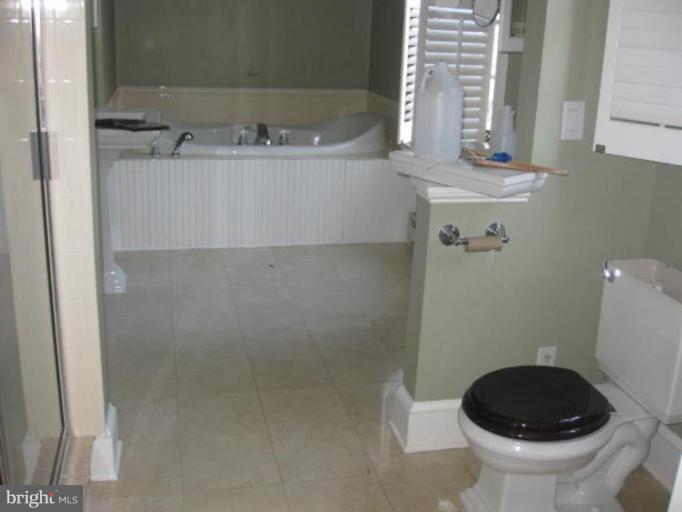 412 Woodlawn Road Baltimore, MD 21210 - Photo 12 of 19 Master Bath