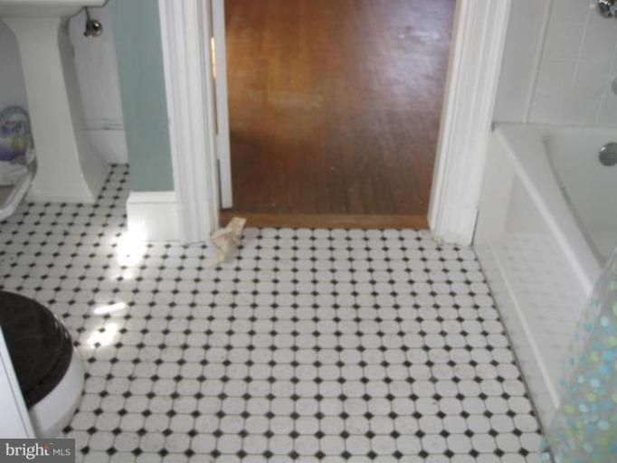 412 Woodlawn Road Baltimore, MD 21210 - Photo 13 of 19 Bath #2