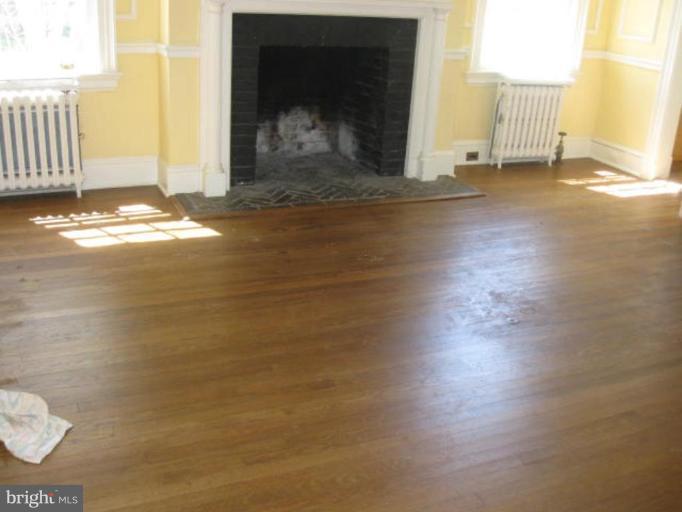 412 Woodlawn Road Baltimore, MD 21210 - Photo 18 of 19 Living Room
