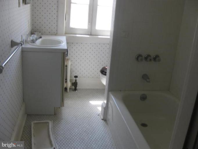 412 Woodlawn Road Baltimore, MD 21210 - Photo 3 of 19 Bath #4