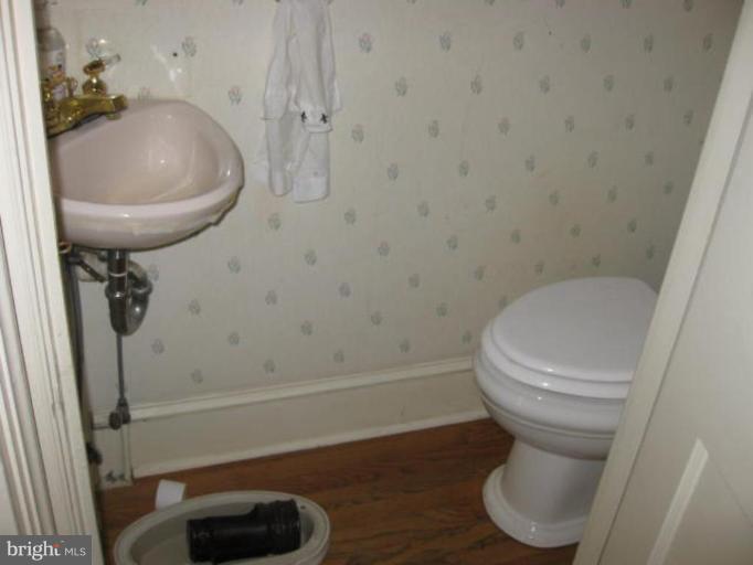412 Woodlawn Road Baltimore, MD 21210 - Photo 10 of 19 Half Bath 1