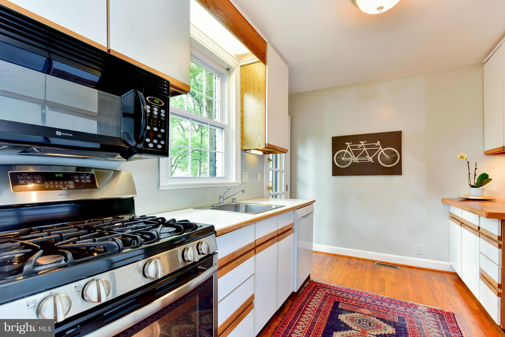 2800 Ridge Rd Drive Alexandria, VA 22302 - Photo 6 of 30 Kitchen