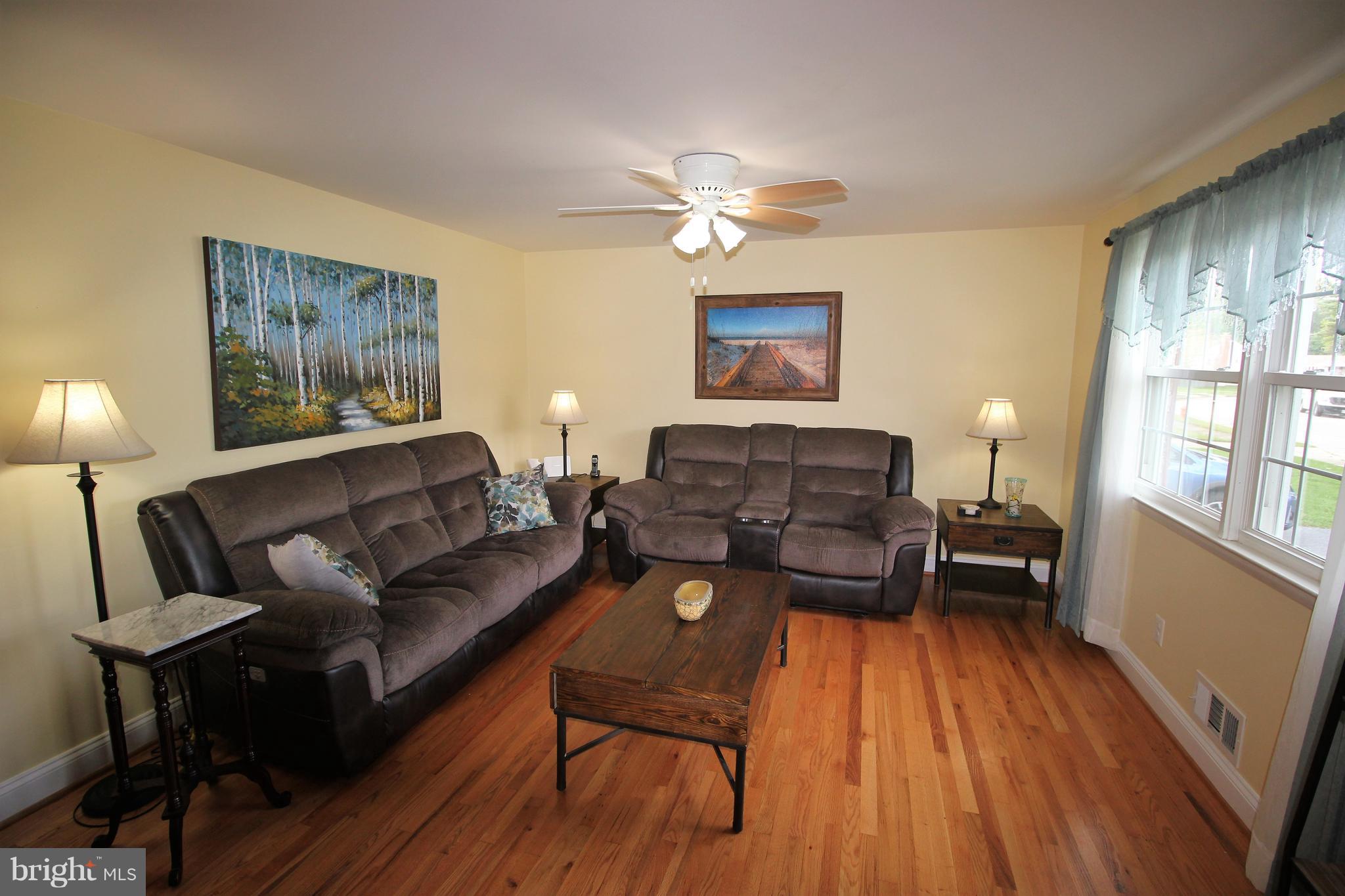 310 Janet Road Reisterstown, MD 21136 - Photo 16 of 34 Living Room