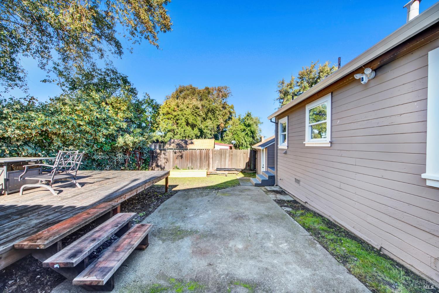 91 14th Street Vallejo, CA 94590 - Photo 42 of 48 a view of a backyard with a sitting area