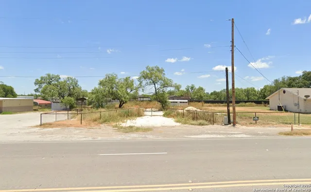 $65,000 | 314 Highway 57, La Pryor, TX 78872