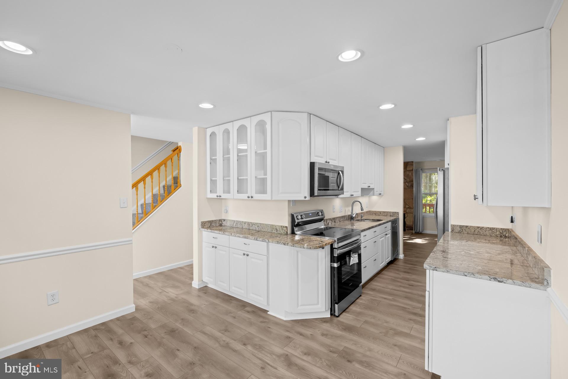 8493 Snowden Oaks Place Laurel, MD 20708 - Photo 4 of 42