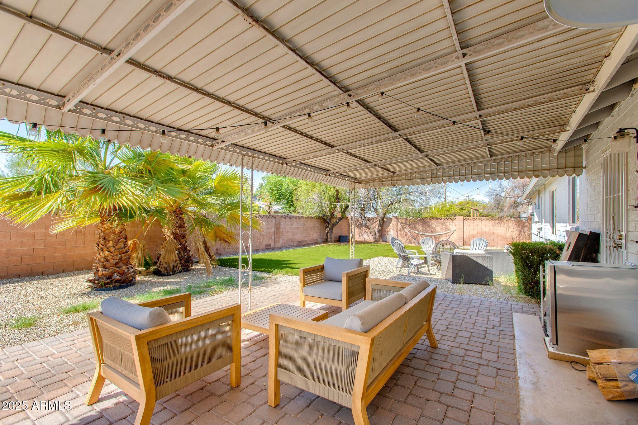 913 West Missouri Avenue Phoenix, AZ 85013 - Photo 32 of 38 a patio with patio outdoor seating and yard
