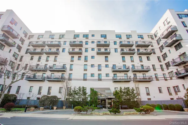 $735,000 | 100 West Broadway, Unit 3D, Long Beach, NY 11561