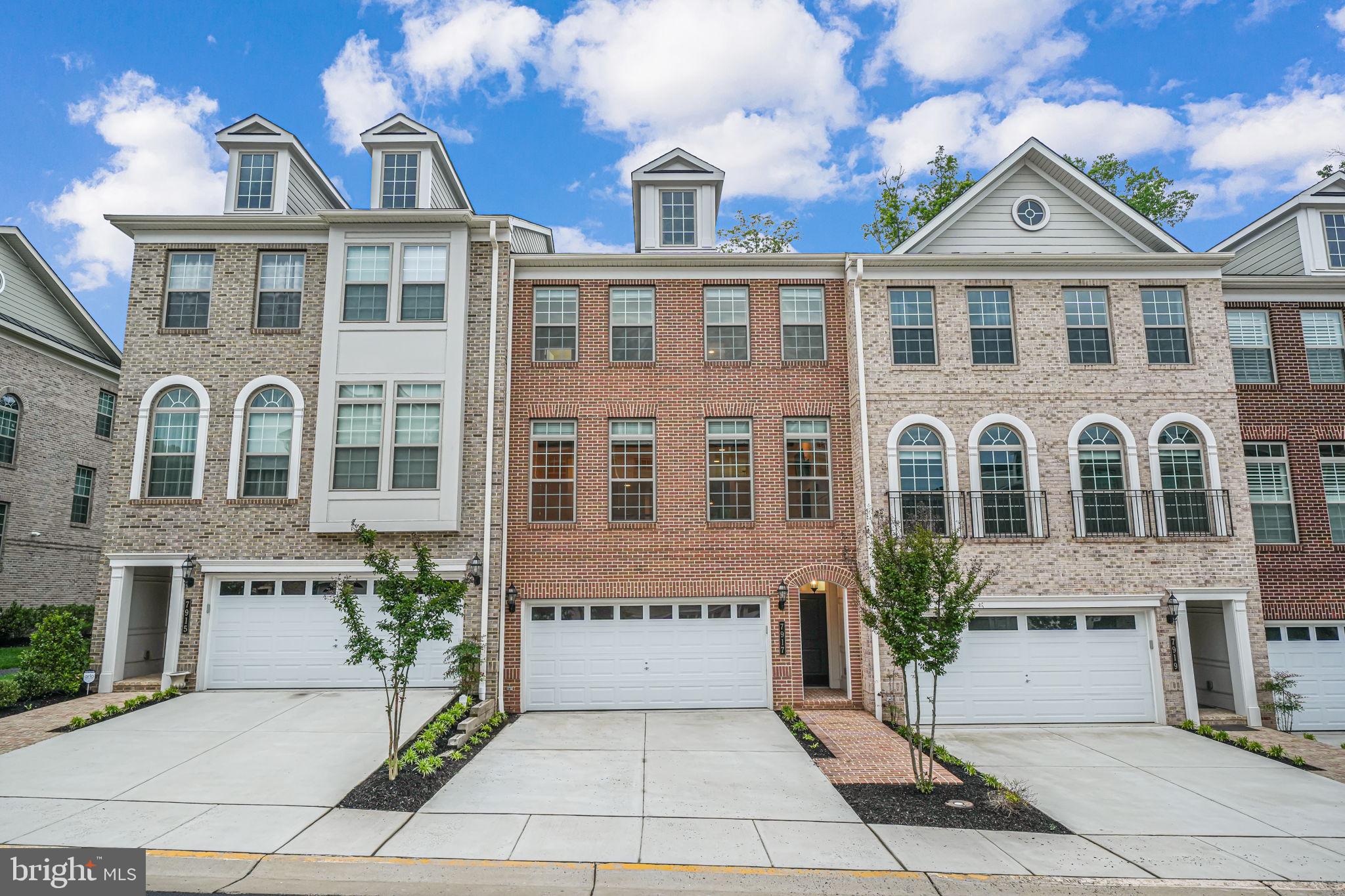 7917 Turtle Creek Circle Gainesville, VA 20155 - Photo 2 of 41 a front view of a house with a garden