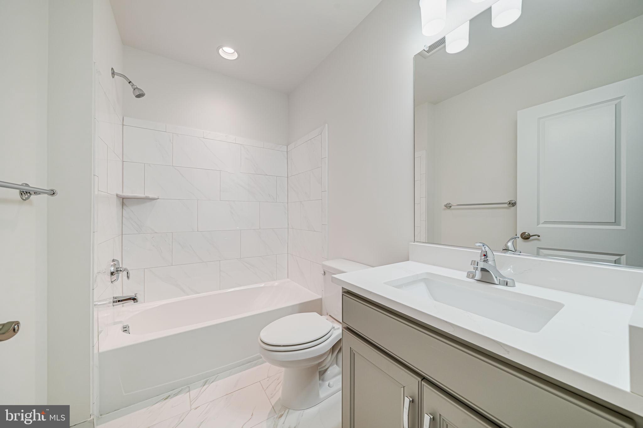 7917 Turtle Creek Circle Gainesville, VA 20155 - Photo 39 of 41 a bathroom with a sink a toilet and bathtub