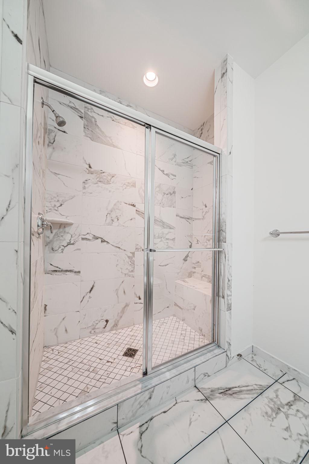 7917 Turtle Creek Circle Gainesville, VA 20155 - Photo 7 of 41 a bathroom with a shower