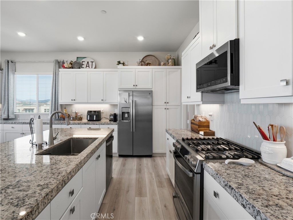27013 Hummingbird Lane Valencia, CA 91381 - Photo 12 of 43