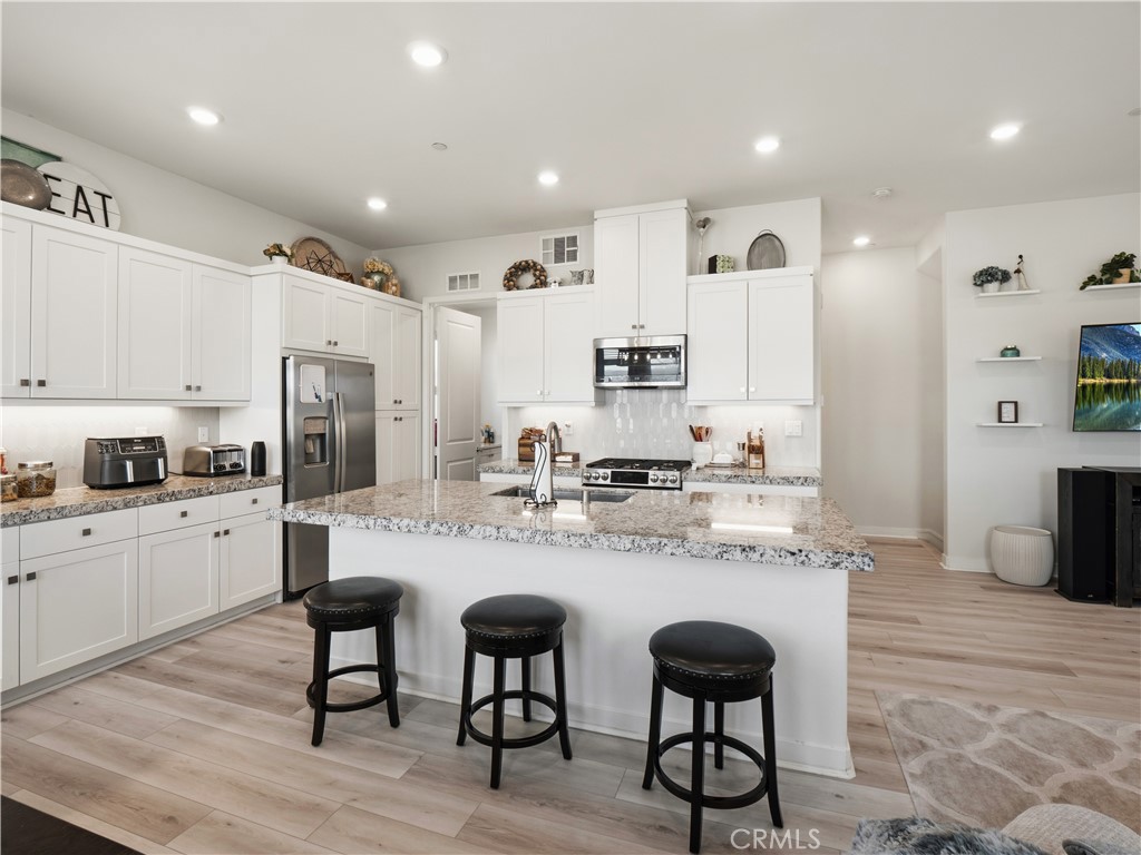 27013 Hummingbird Lane Valencia, CA 91381 - Photo 13 of 43