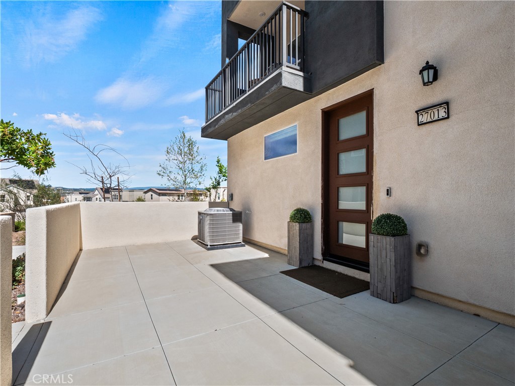 27013 Hummingbird Lane Valencia, CA 91381 - Photo 3 of 43