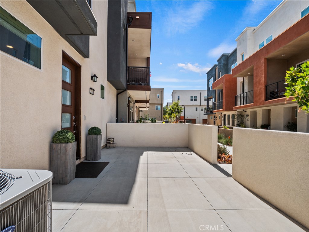 27013 Hummingbird Lane Valencia, CA 91381 - Photo 4 of 43