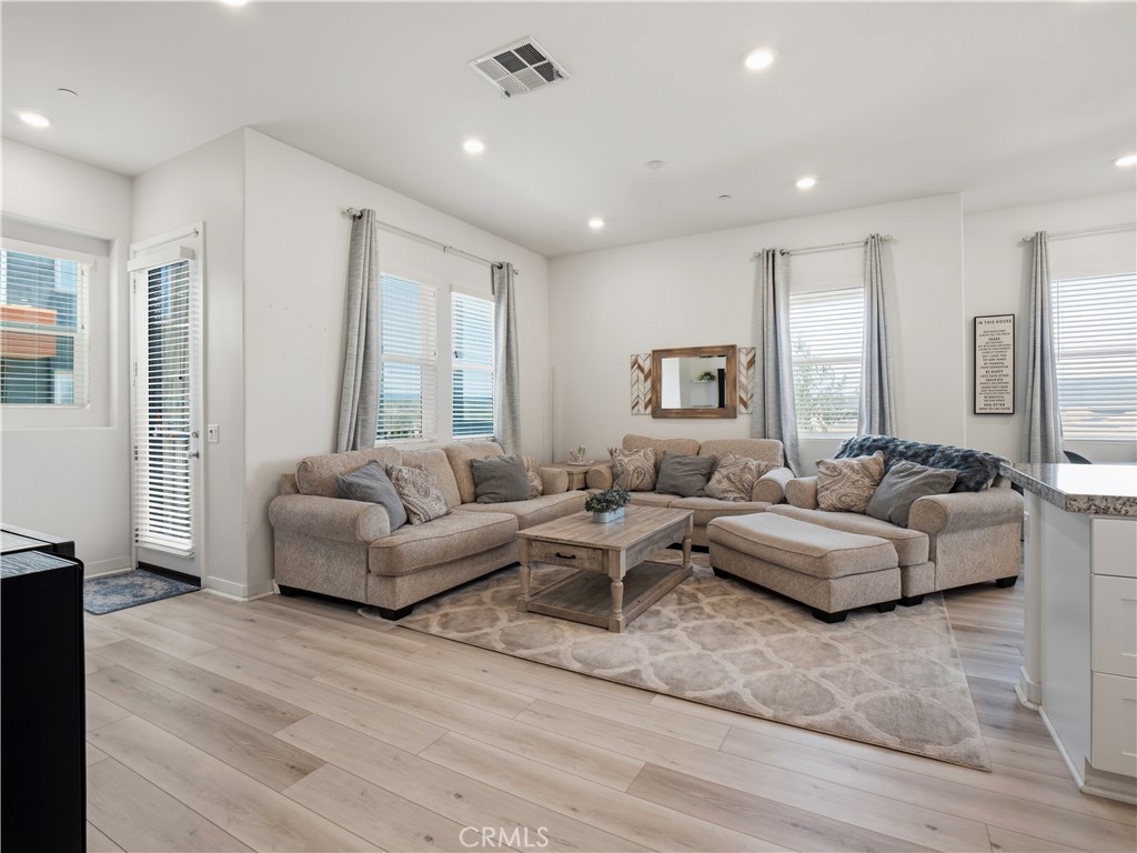 27013 Hummingbird Lane Valencia, CA 91381 - Photo 7 of 43