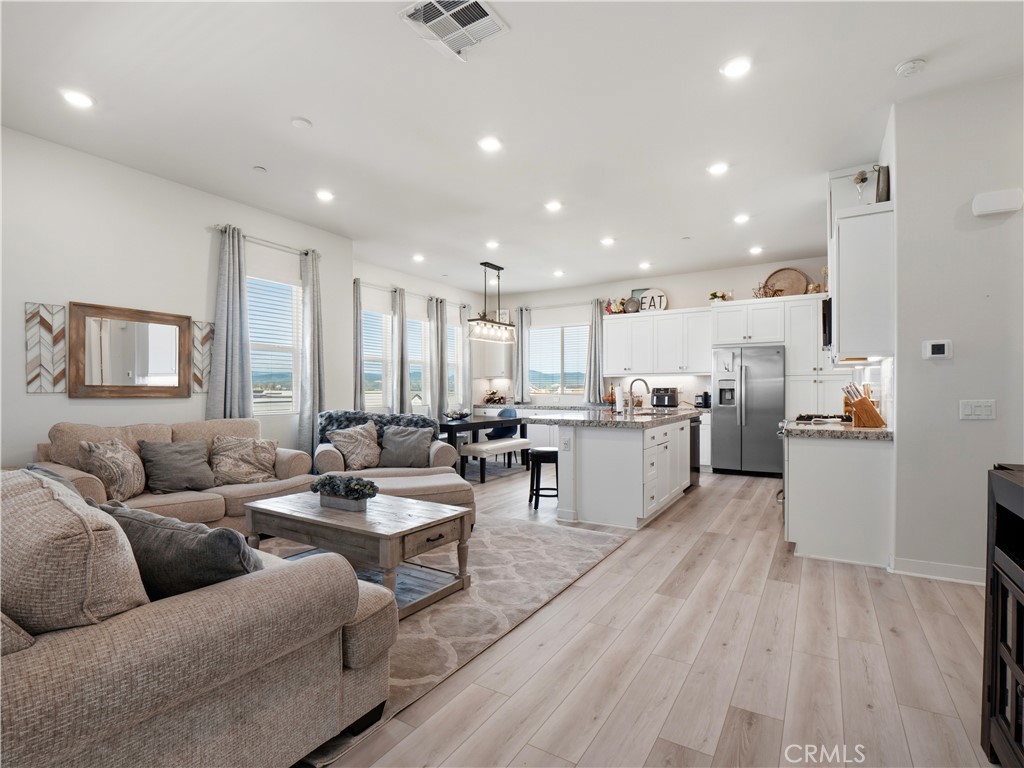 27013 Hummingbird Lane Valencia, CA 91381 - Photo 8 of 43