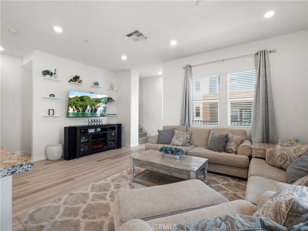 27013 Hummingbird Lane Valencia, CA 91381 - Photo 9 of 43