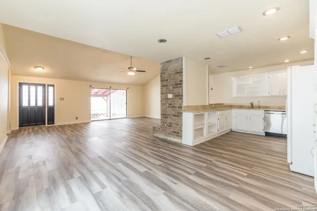 $1,695 | 11826 Greenwood Village Drive, San Antonio, TX 78249