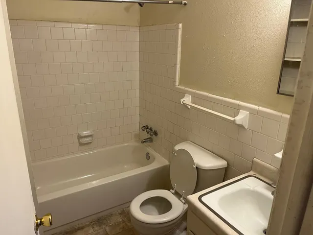 $899 | 2308 Columbia Court, Unit D, Tallahassee, FL 32304