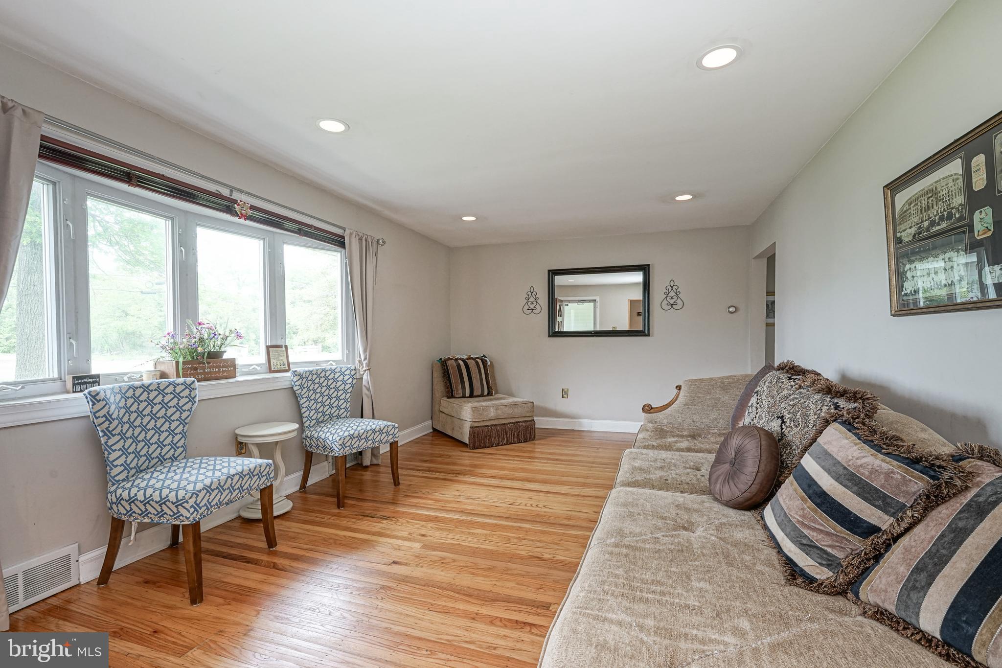 196 Harmony Road Mickleton, NJ 08056 - Photo 3 of 33 Gallery Image 3
