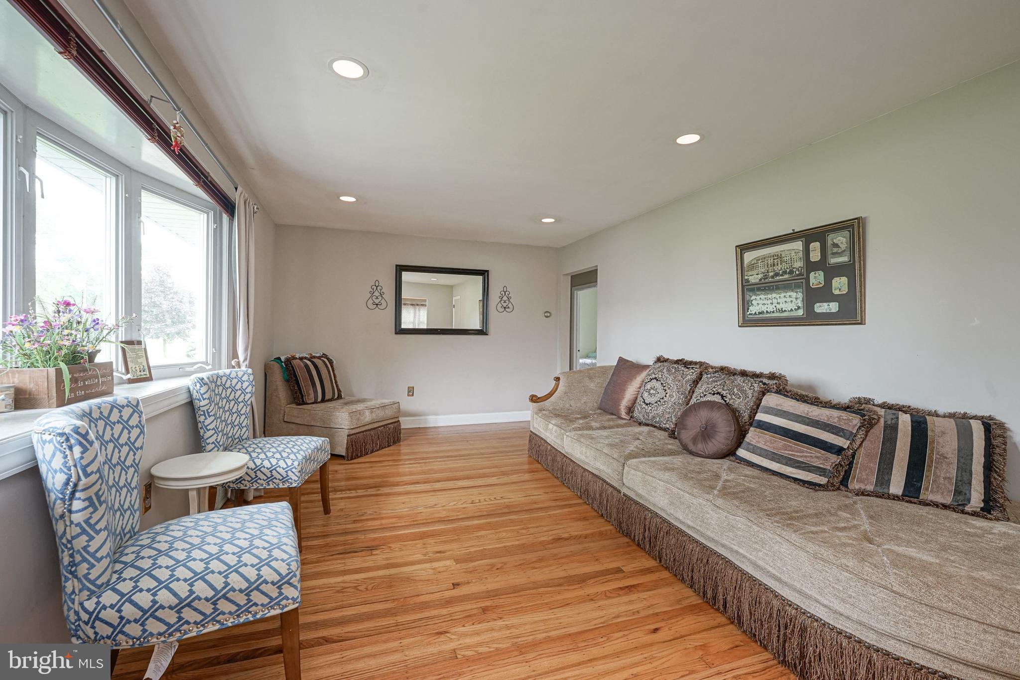 196 Harmony Road Mickleton, NJ 08056 - Photo 4 of 33 Gallery Image 4