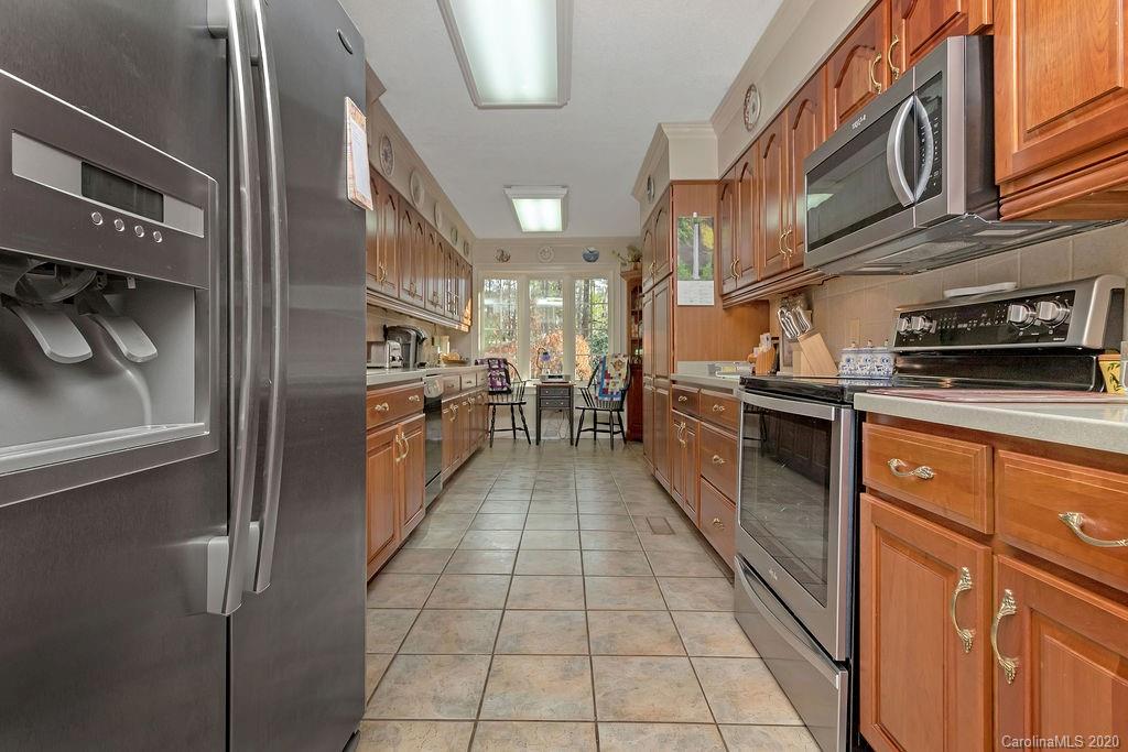 127 Robin Road Brevard, NC 28712 - Photo 11 of 45 Gallery Image 11