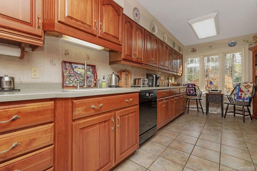 127 Robin Road Brevard, NC 28712 - Photo 12 of 45 Gallery Image 12
