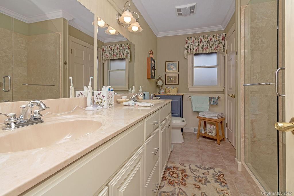 127 Robin Road Brevard, NC 28712 - Photo 17 of 45 Gallery Image 17