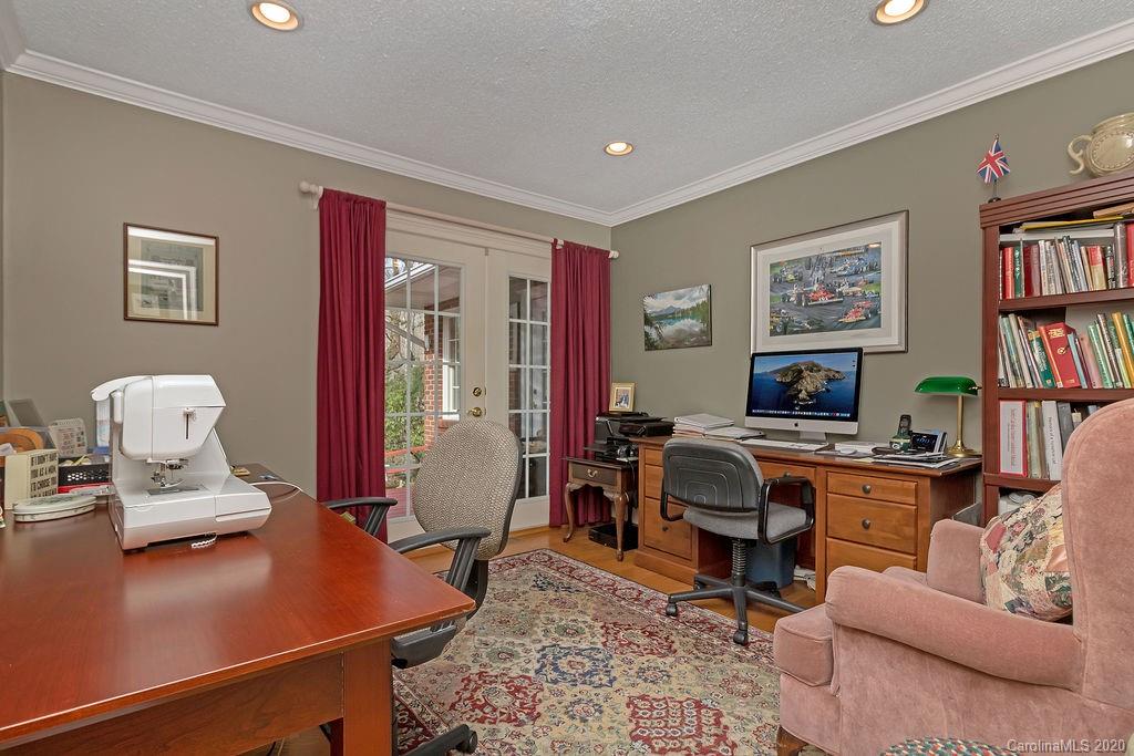 127 Robin Road Brevard, NC 28712 - Photo 21 of 45 Gallery Image 21