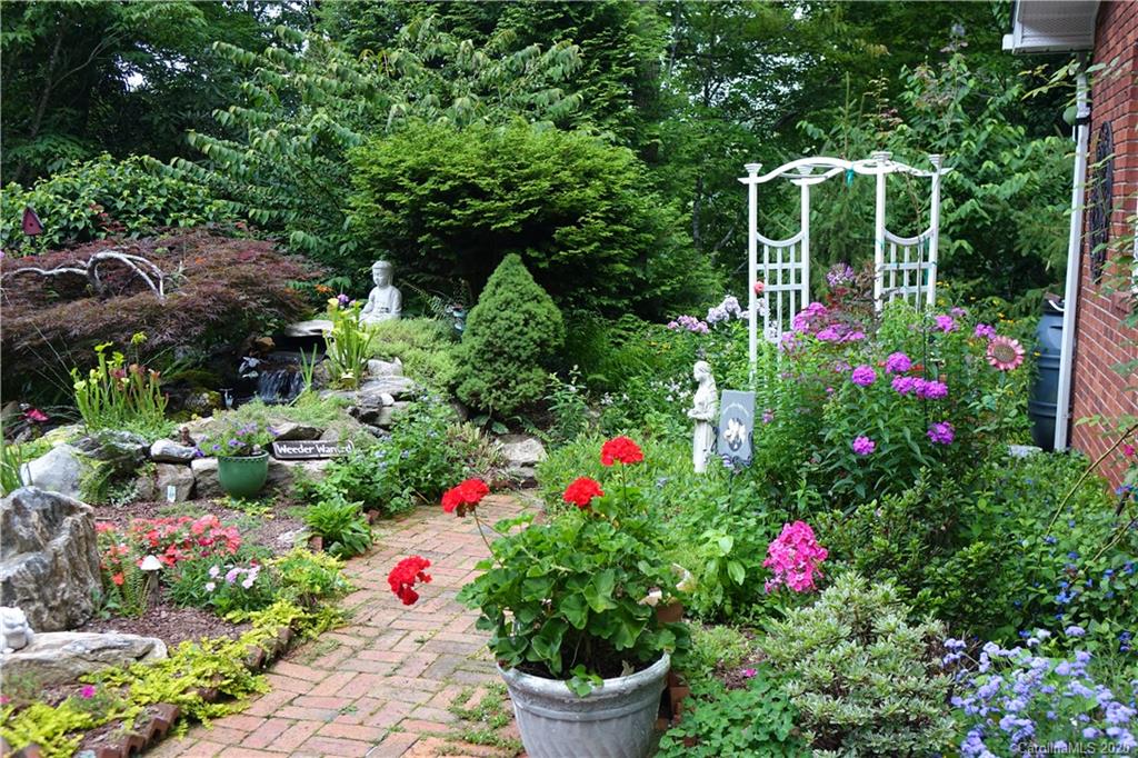 127 Robin Road Brevard, NC 28712 - Photo 37 of 45 Gallery Image 37