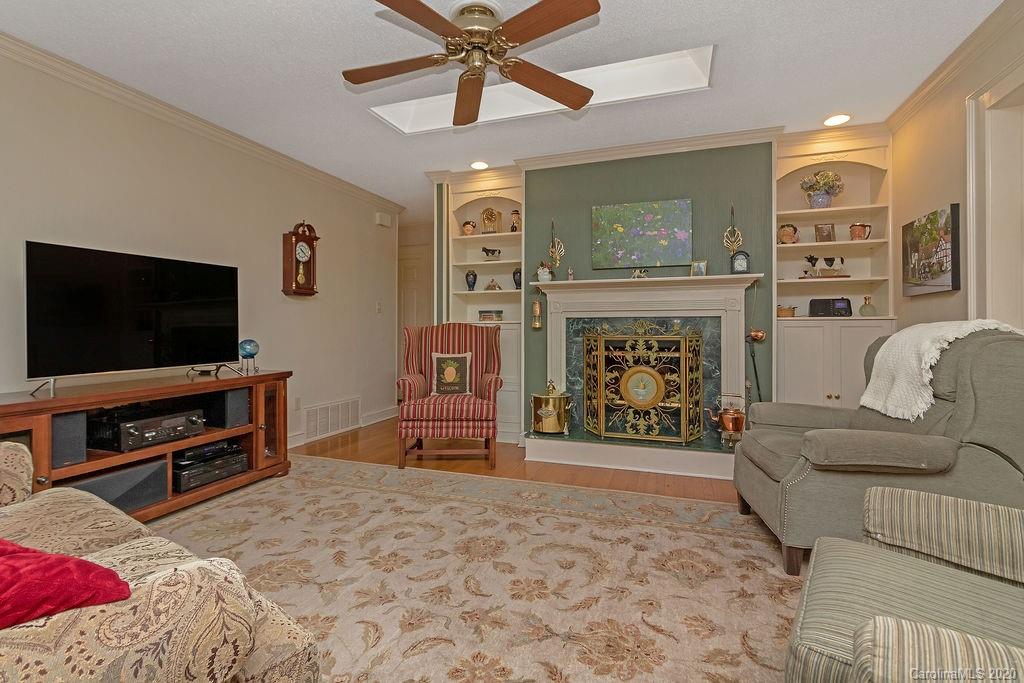 127 Robin Road Brevard, NC 28712 - Photo 7 of 45 Gallery Image 7