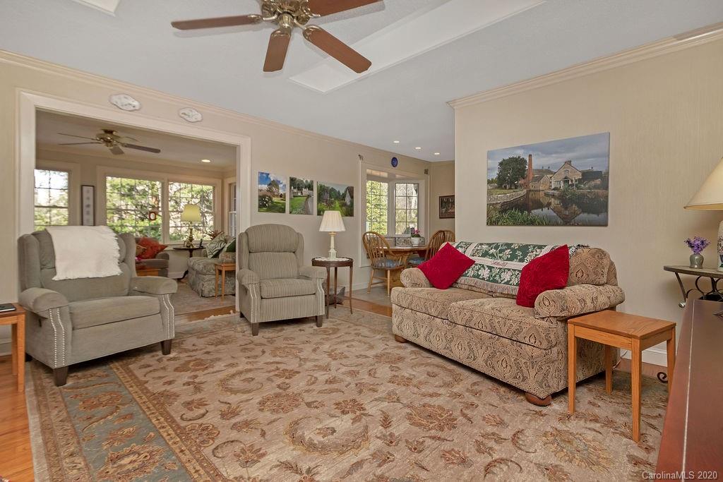 127 Robin Road Brevard, NC 28712 - Photo 9 of 45 Gallery Image 9