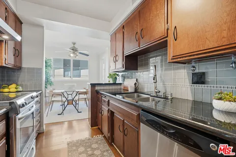 $699,000 | 1242 South Barrington Avenue, Unit 205, Los Angeles, CA 90025