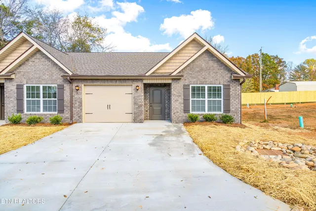 $1,800 | 7357 Grn Ests Way, Unit 21, Knoxville, TN 37918