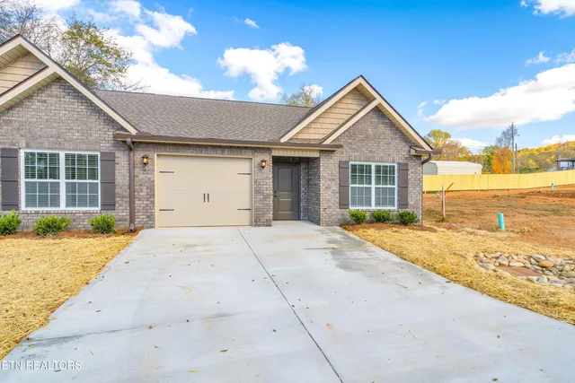 $1,800 | 7357 Grn Ests Way, Unit 21, Knoxville, TN 37918