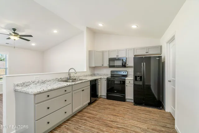 $1,800 | 7357 Grn Ests Way, Unit 21, Knoxville, TN 37918